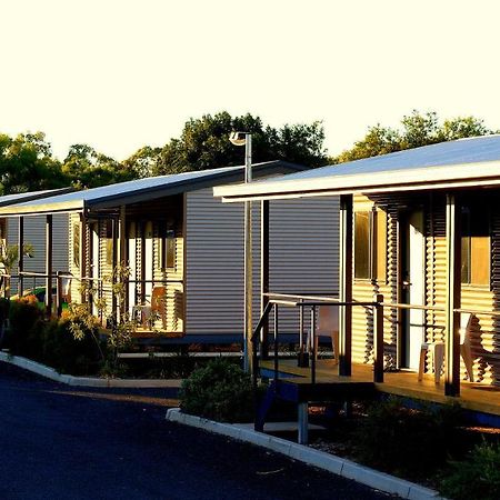 Pritchard Road Country Resort Emerald Esterno foto