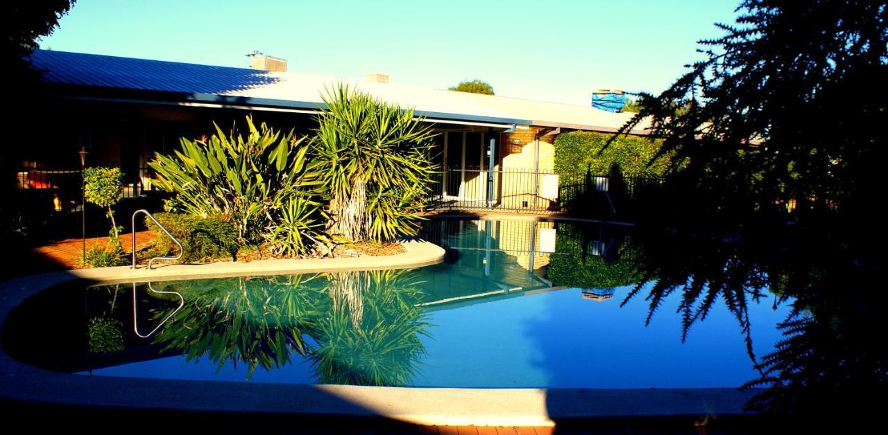 Pritchard Road Country Resort Emerald Esterno foto