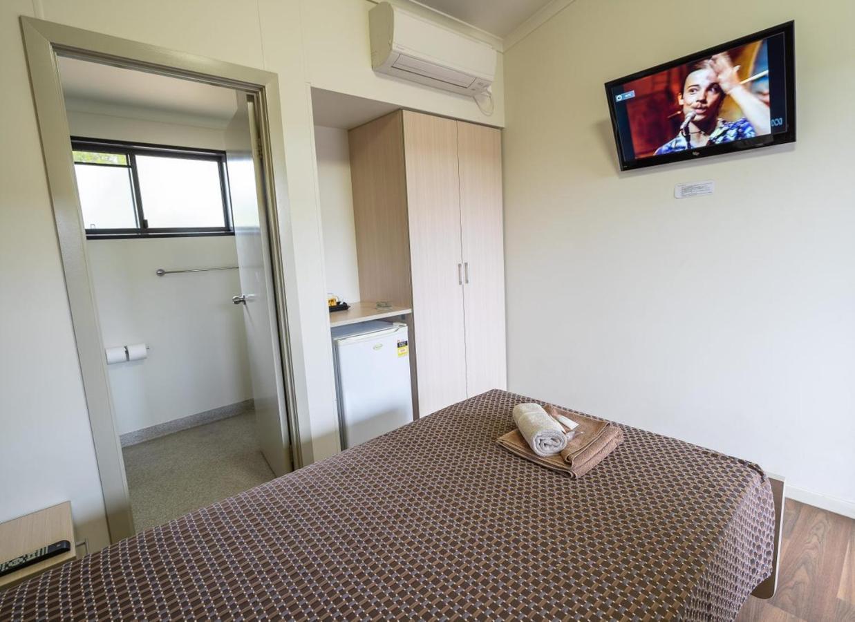 Pritchard Road Country Resort Emerald Esterno foto