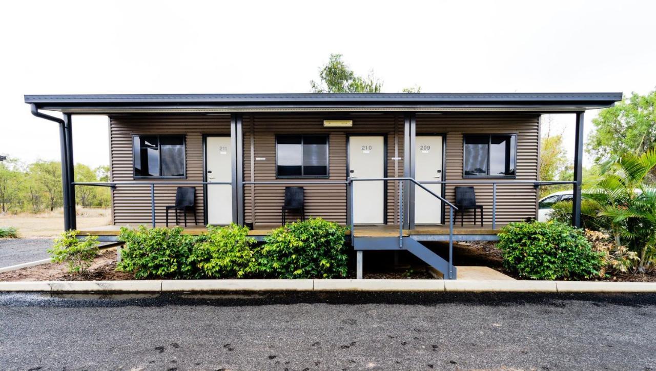 Pritchard Road Country Resort Emerald Esterno foto